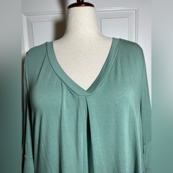 BloomChic Mint Green Women’s Tunic with Ruffled Sleeves - Picture 2 of 9